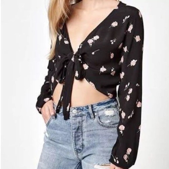 Brandy Melville John Galt Black Floral Coco Wrap Blouse - Picture 3 of 13